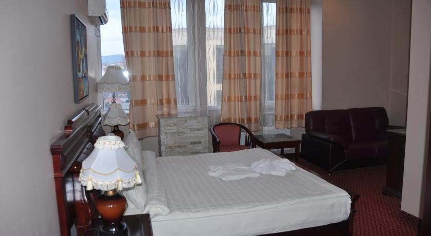 Hotel Royal Prishtine Bagian luar foto