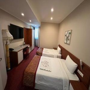 Hotel Royal Prishtine Bagian luar foto