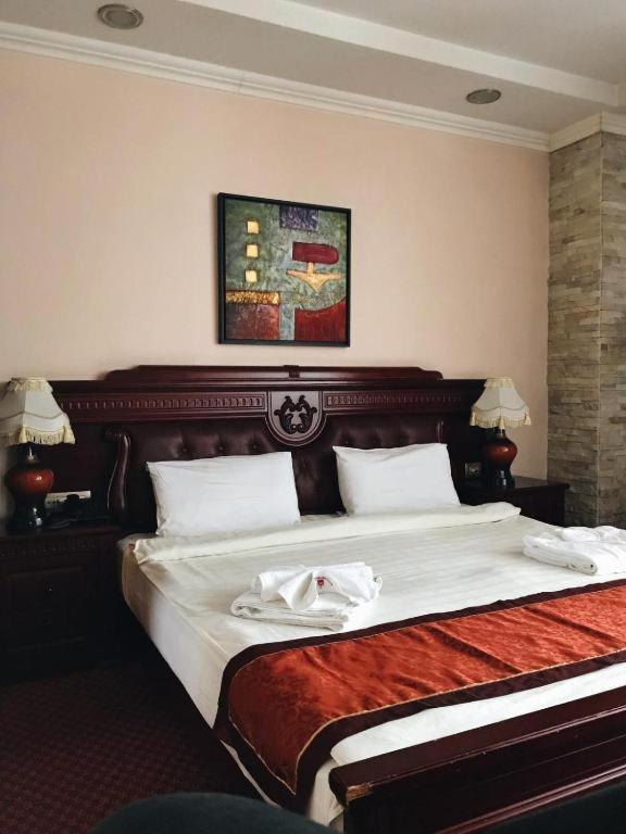 Hotel Royal Prishtine Bagian luar foto